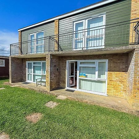 Lovely 4 Berth Chalet To Hire In Hemsby Nearby The Beach Ref 18177B 외부 사진